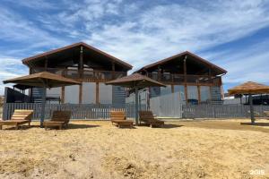 Moon House, Izbarbash