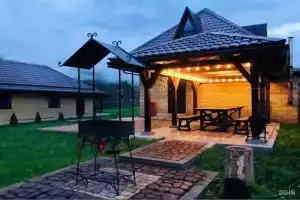 Chast S 2 Spalnyami S Vidom Na Gory Private house, Dakhovskaya