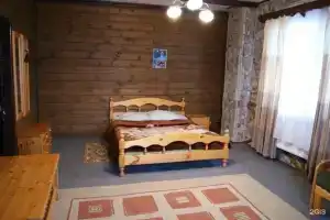 Hotel Rancho, Yakhroma