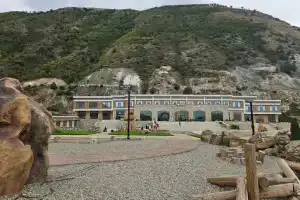 Avaral Hotel, Novo-Zubutli
