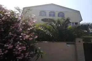 Gostinitsa Glorija, Adler