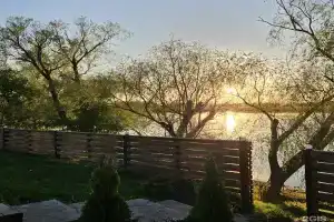 Volzhskie Zori Private house, Engels