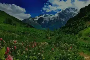 Elbrus Tourist base, Tegenekli