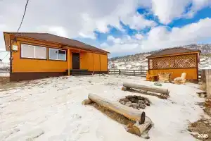 House on Baikal (Maloye More), Shida