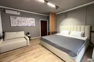 Meduza Hotel, Izbarbash
