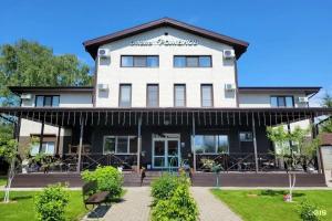 Romanov Hotel, Petrovskoye
