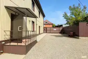 Uyutno i Tochka Hostel