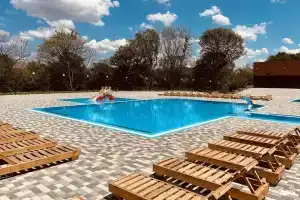 Alyolin les Tourist base