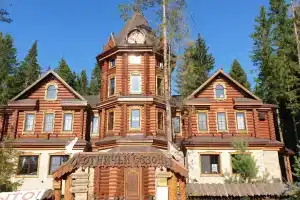 Ohotnichi Sezony Hotel, Polasna