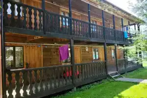 Hotey Cottage, Aya