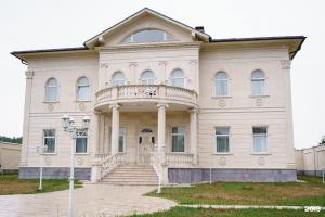 Servis po arende kottedzha dlya svadby Cottage, Veshki