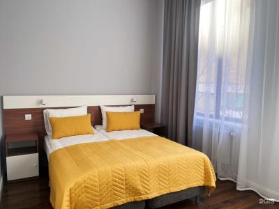 Demokrat na 9-oy Sovetskoy 5A - 72