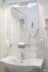 Cronwell Nika Centr - 102