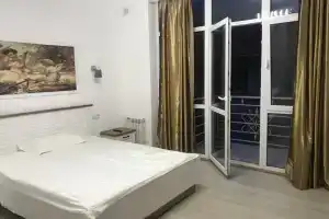 Villa Shalnaya ledi, Otradnoe