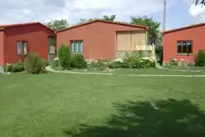 Kottedzhnyy kompleks "Zhemchuzhina" s basseynom i saunoy Tourist base, Soniachna Dolyna