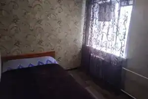 Apartamenty "Trehkomnatnaya v kratkosrochnyy naym tsentr goroda", Velikiy Novgorod