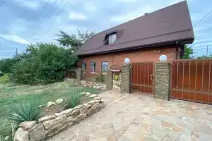 Dom posutochno v Kamensk-Shahtinskom Cottage, Kamensk-Shakhtinsky