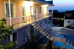 Mango Family Inn, Beregovoe