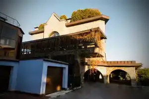 Yin and yang Love Hotel, Moscow