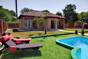 Malibu Cottage, Kamennomostsky