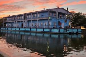 Plavuchaya Serebryanaya Delta Hotel, Kamysjak