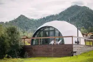 Vdoh Hotel, Anos
