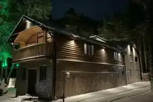 Eko Haus Cottage, Tegenekli