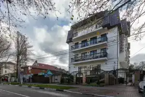 Hotel Trianon, Gelendzik