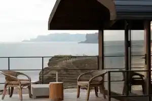 Slon v udave Glamping, Myndalne