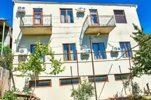 Guest House - MK, Gori
