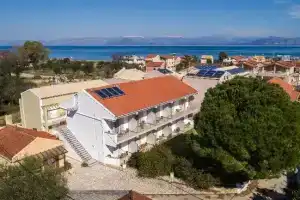 Three Seasons, Kavos