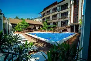 Hotel Paradeyson, Gelendzik