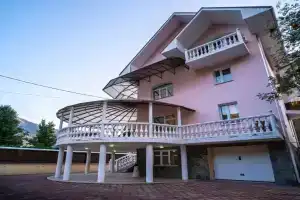 Cottage Na Krasnoj Polyane na 11 chelovek, Krasnaya Polyana