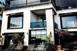 Art & Interiors, Guembet