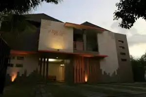 Adikara Renon, Denpasar