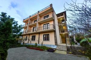 Tere Living quarters, Adler