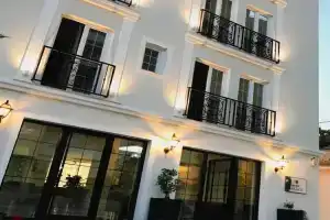 Ruby Palace, Vlore