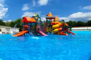 Azovlend Hotel, Zolotoe