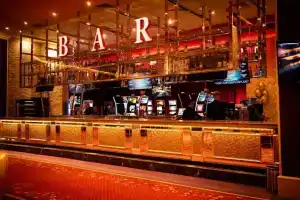 Hotel Shambala, Artem