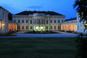 Károlyi Kastély Hotel & Restaurant, Fehervarcsurgo