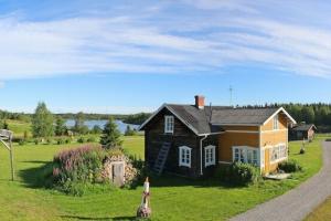 Elves Village Hotel, Kongas