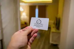 Legacy Hotel, Corce