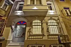 Medusa Apart, Istanbul