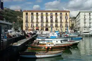 Caracciolo 10, Naples