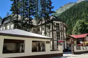 Hotel Gold Star, Dombay