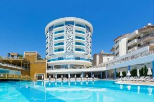 Dream World Hill Hotel, Side