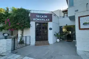 Seckin Konaklar, Bodrum