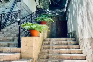 Trekhkomnatnye Apartamenty V Professorskom Ugolke Apartments, Alushta