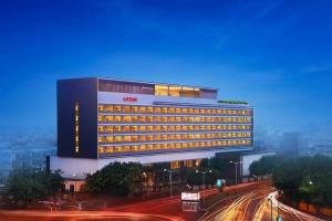 Vivanta EM Bypass Hotel