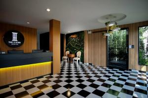 The O-Zone Airport Inn, Prawet